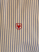 Camisa Blanca Rayas Azules Popelín Logo Rojo