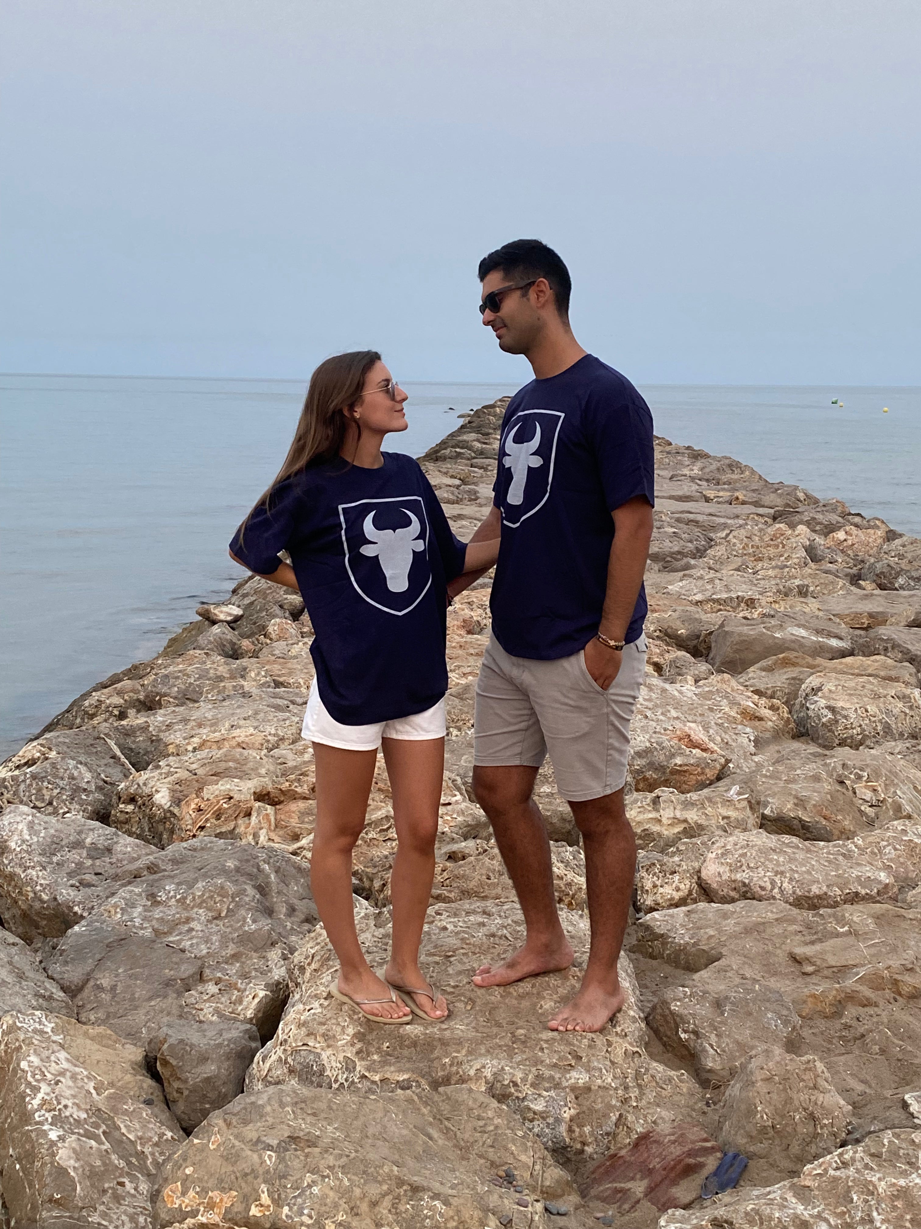 Camiseta La Taurina Azul Marino - Sport Clásica