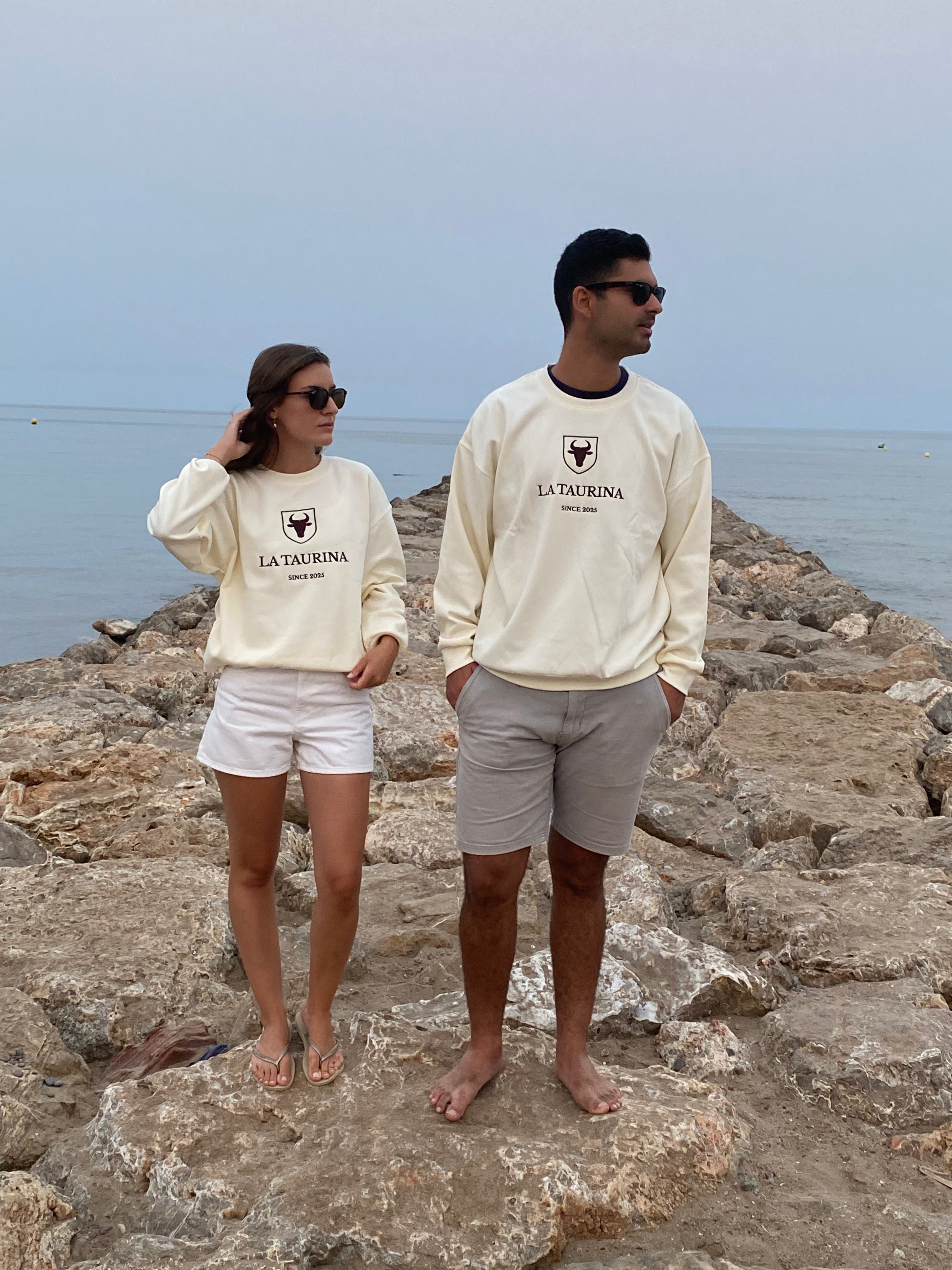 Sudadera La Taurina Blanco Cremoso - Entretiempo Oversize